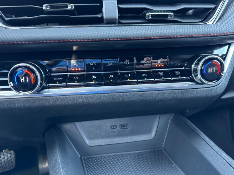 Chevrolet Equinox Vehicle Image 13