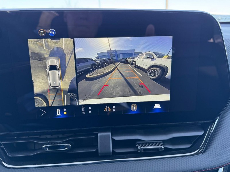 Chevrolet Equinox Vehicle Image 16