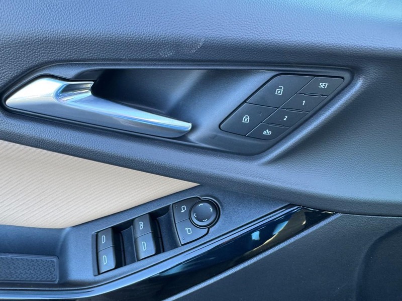 Chevrolet Equinox Vehicle Image 10