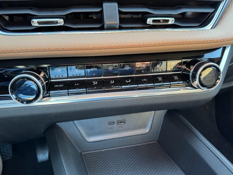 Chevrolet Equinox Vehicle Image 13