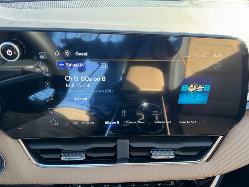 Chevrolet Equinox Vehicle Image 14