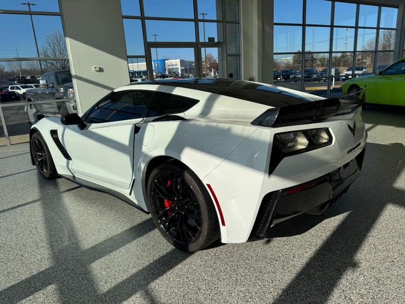 Chevrolet Corvette Vehicle Image 05