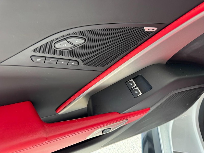 Chevrolet Corvette Vehicle Image 10