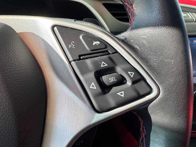 Chevrolet Corvette Vehicle Image 12