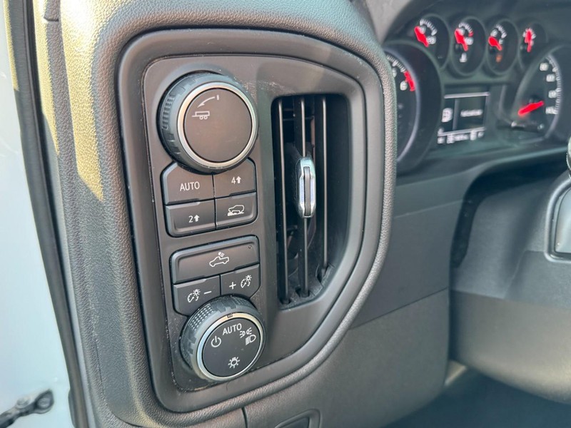 Chevrolet Silverado 1500 Vehicle Image 16