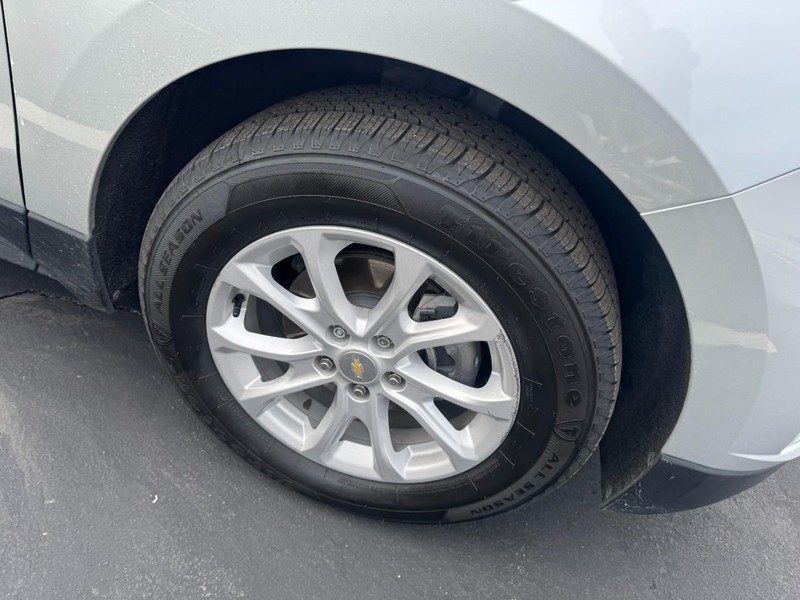 Chevrolet Equinox Vehicle Image 05