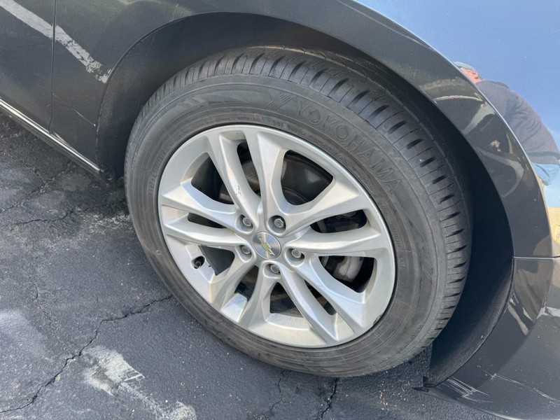 Chevrolet Malibu Vehicle Image 05