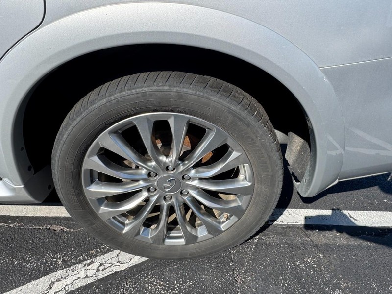 INFINITI QX80 Vehicle Image 07