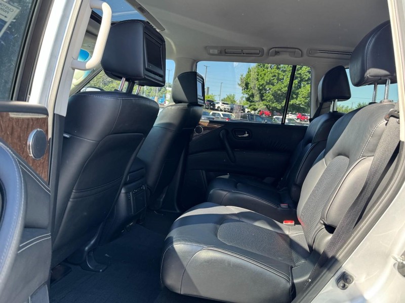 INFINITI QX80 Vehicle Image 10