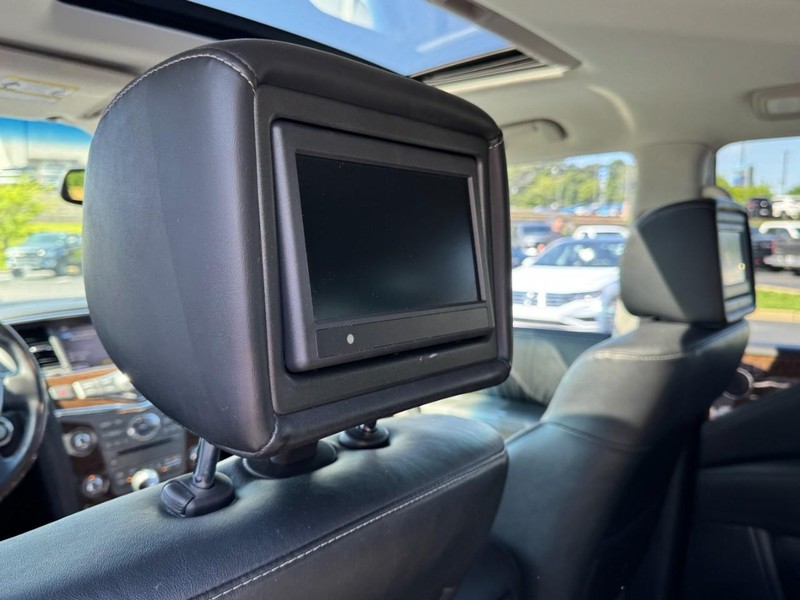 INFINITI QX80 Vehicle Image 11