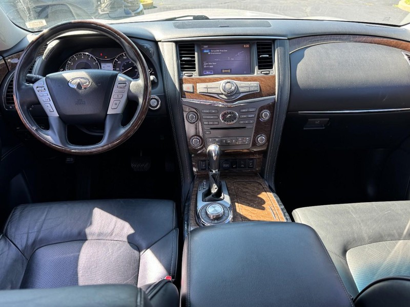 INFINITI QX80 Vehicle Image 14
