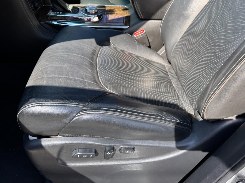 INFINITI QX80 Vehicle Image 17