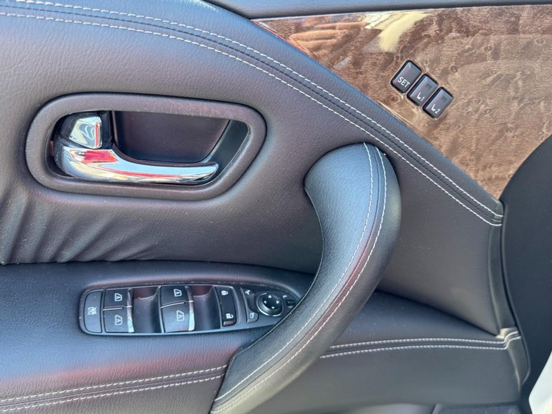 INFINITI QX80 Vehicle Image 18