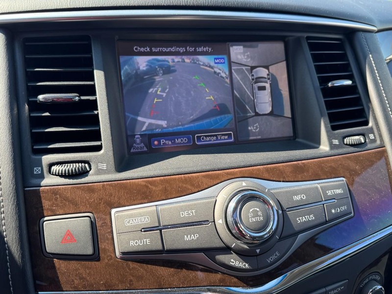 INFINITI QX80 Vehicle Image 24