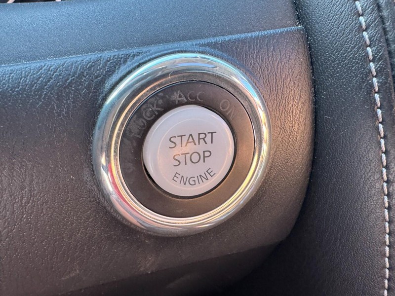 INFINITI QX80 Vehicle Image 25
