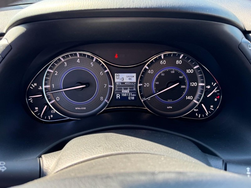 INFINITI QX80 Vehicle Image 26