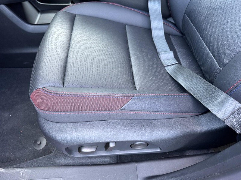 Chevrolet Equinox Vehicle Image 09