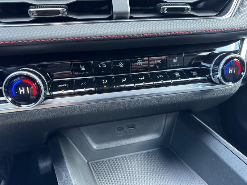 Chevrolet Equinox Vehicle Image 13