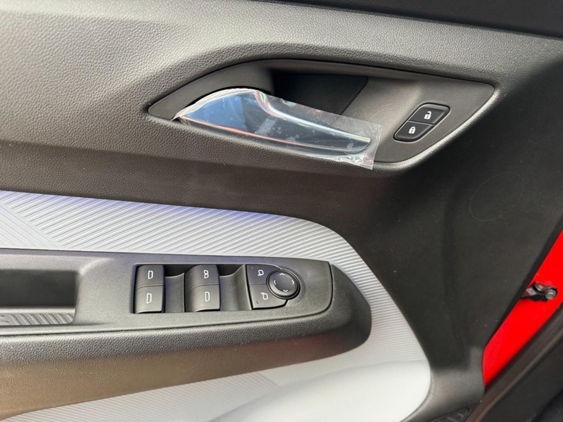 Chevrolet Bolt Vehicle Image 09