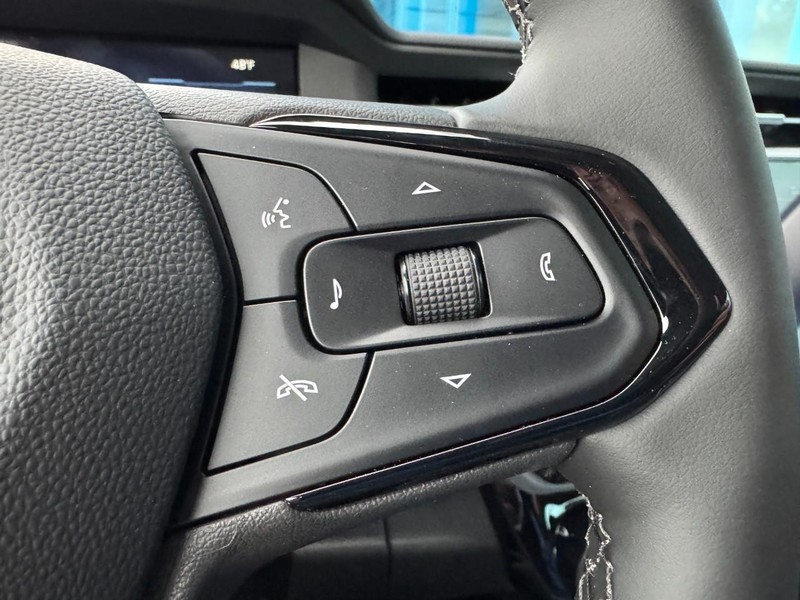 Chevrolet Bolt Vehicle Image 11