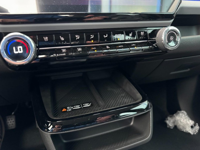 Chevrolet Bolt Vehicle Image 12