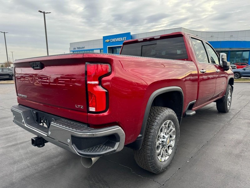 Chevrolet Silverado 2500HD Vehicle Image 04