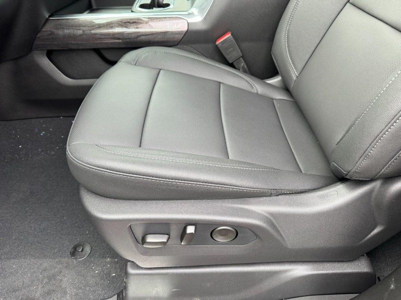 Chevrolet Silverado 2500HD Vehicle Image 10