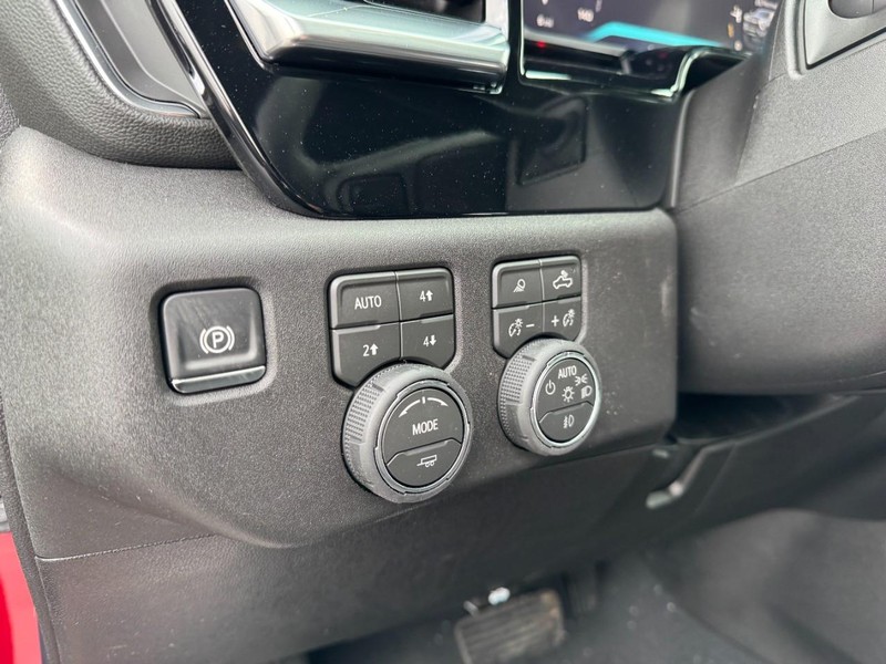 Chevrolet Silverado 2500HD Vehicle Image 12