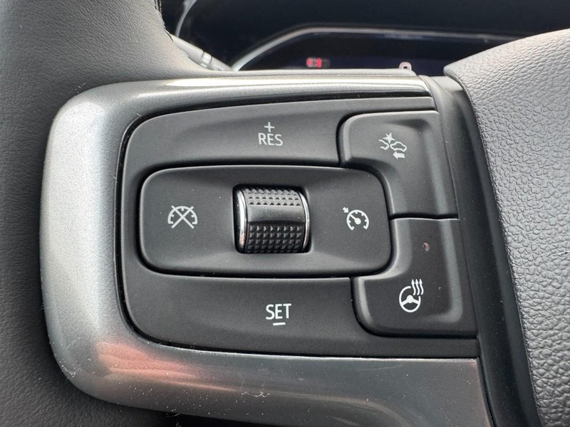 Chevrolet Silverado 2500HD Vehicle Image 13