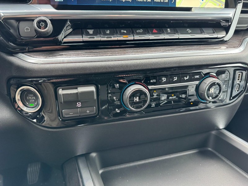 Chevrolet Silverado 2500HD Vehicle Image 15