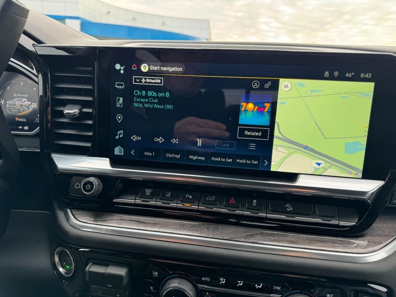 Chevrolet Silverado 2500HD Vehicle Image 16