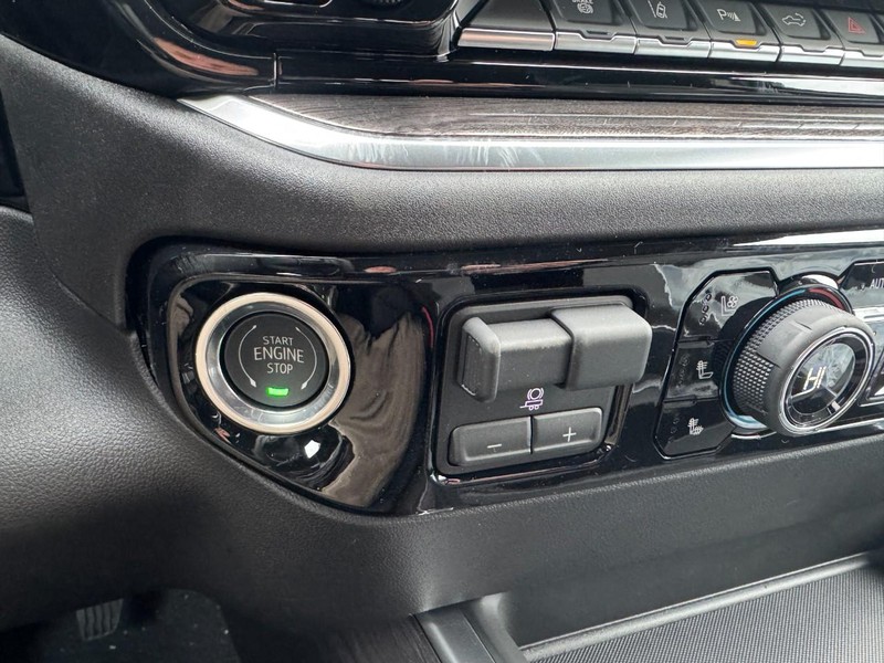 Chevrolet Silverado 2500HD Vehicle Image 19