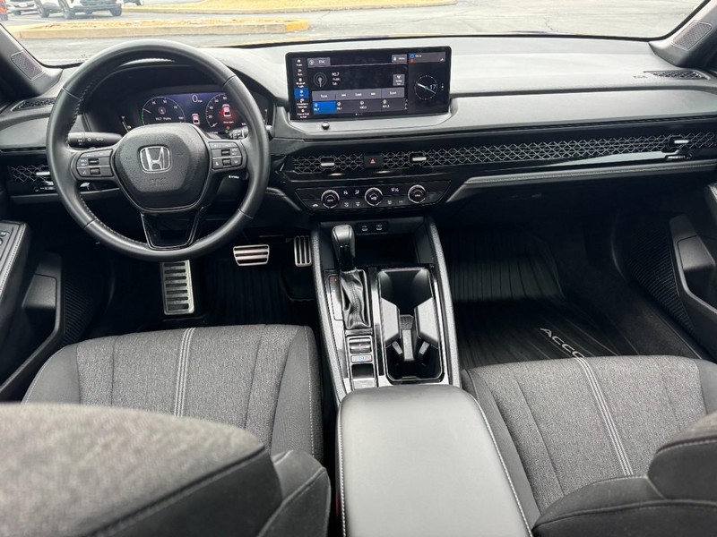 Honda Accord Hybrid Vehicle Image 12