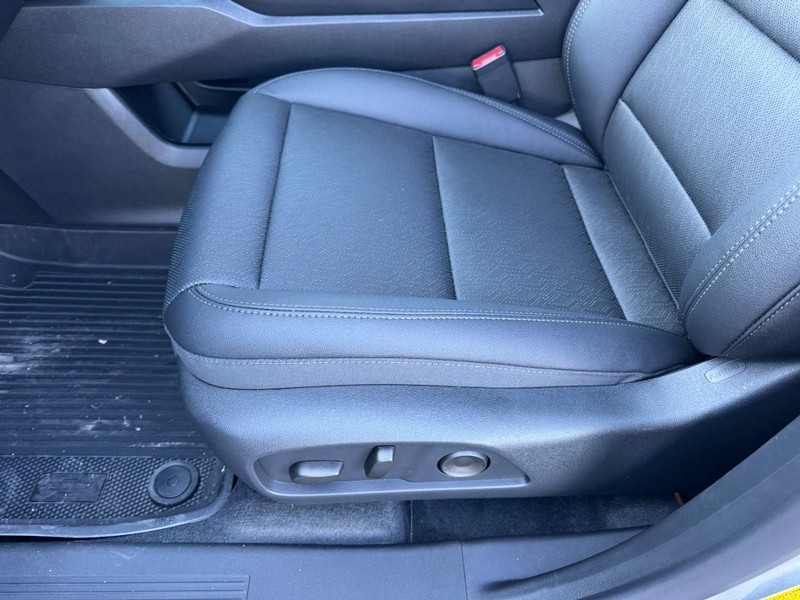 Chevrolet Equinox Vehicle Image 09