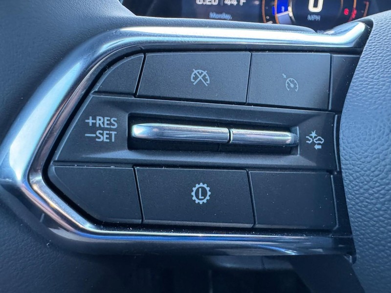 Chevrolet Equinox Vehicle Image 10