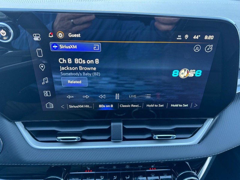 Chevrolet Equinox Vehicle Image 13