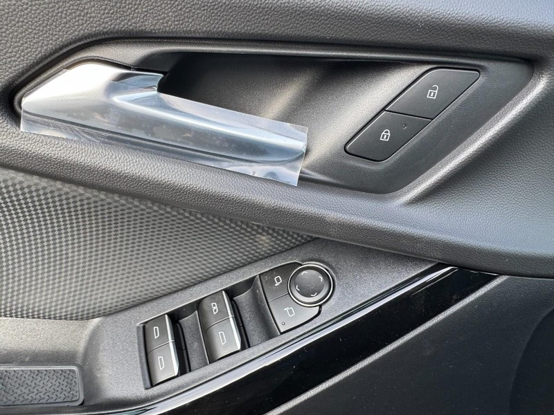 Chevrolet Equinox Vehicle Image 10