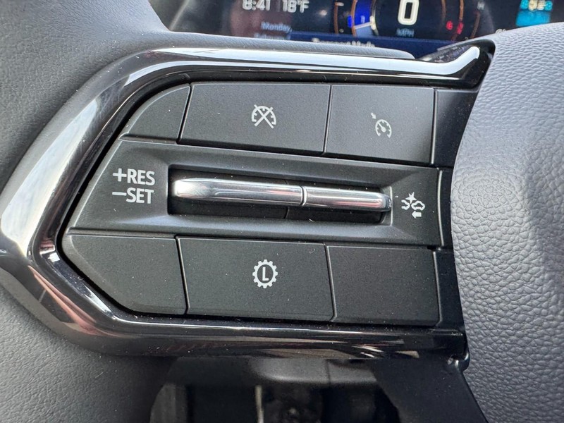 Chevrolet Equinox Vehicle Image 11