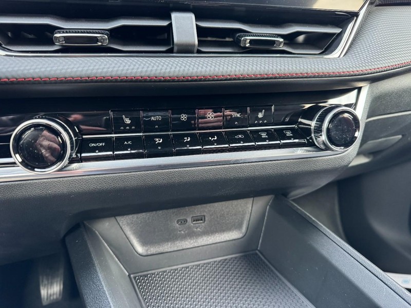 Chevrolet Equinox Vehicle Image 13