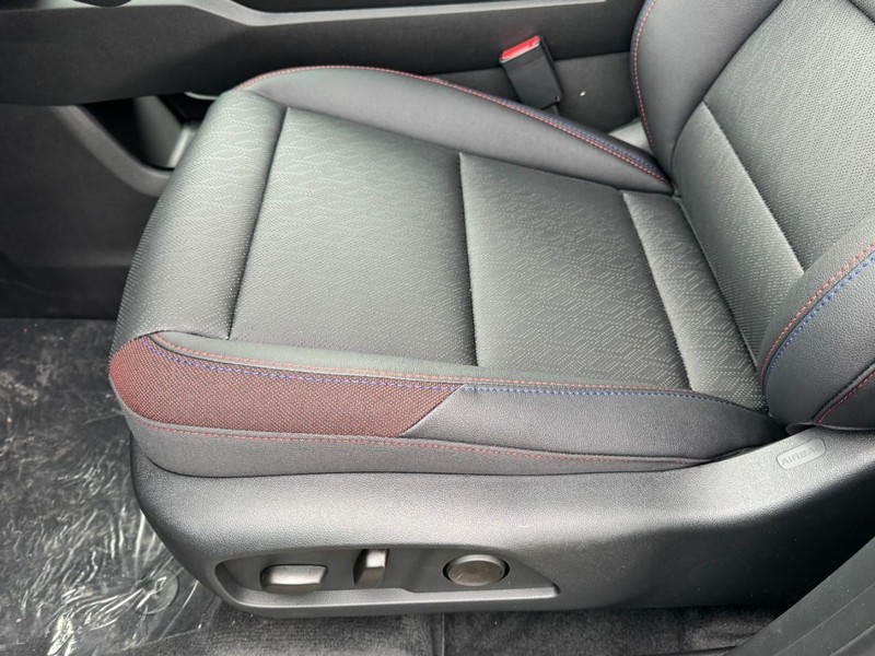 Chevrolet Equinox Vehicle Image 09