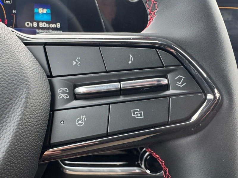 Chevrolet Equinox Vehicle Image 12