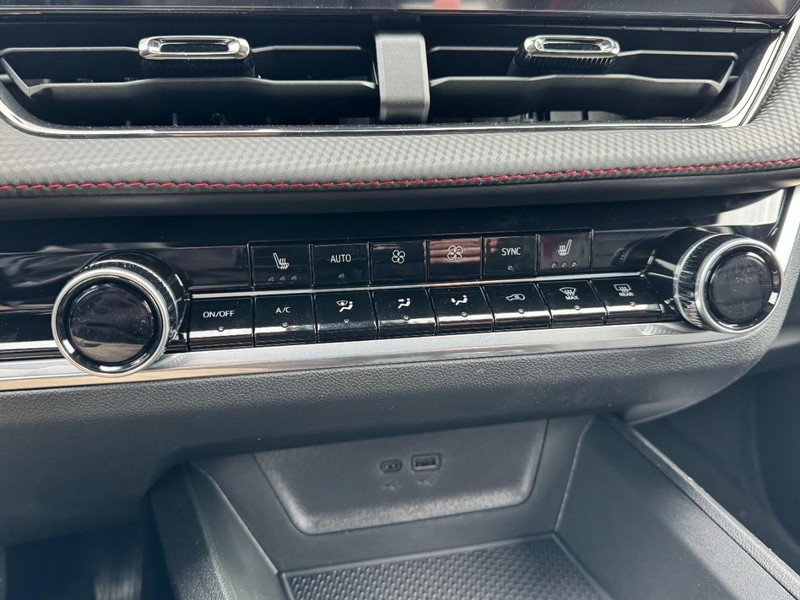 Chevrolet Equinox Vehicle Image 13