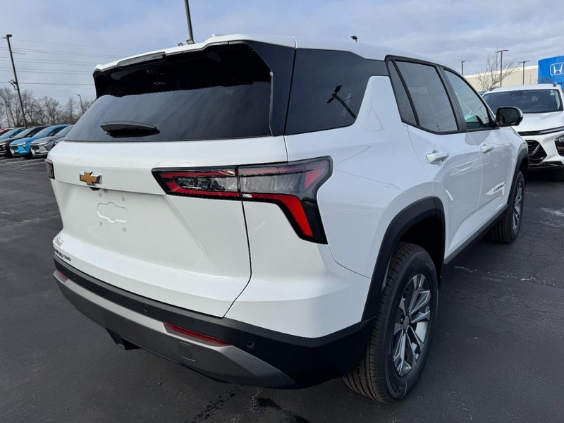 Chevrolet Equinox Vehicle Image 03