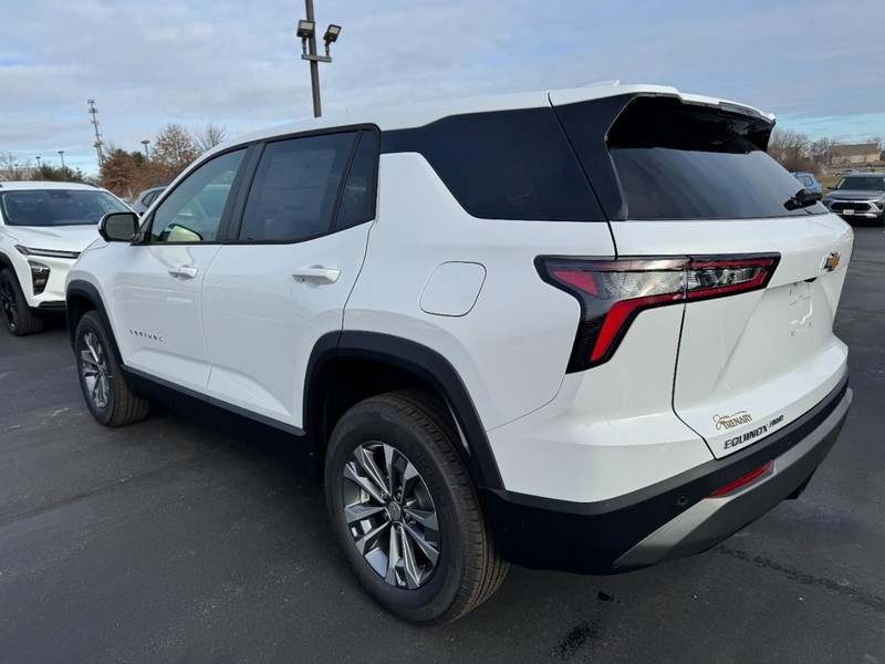 Chevrolet Equinox Vehicle Image 05