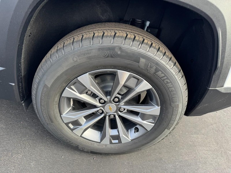 Chevrolet Equinox Vehicle Image 06