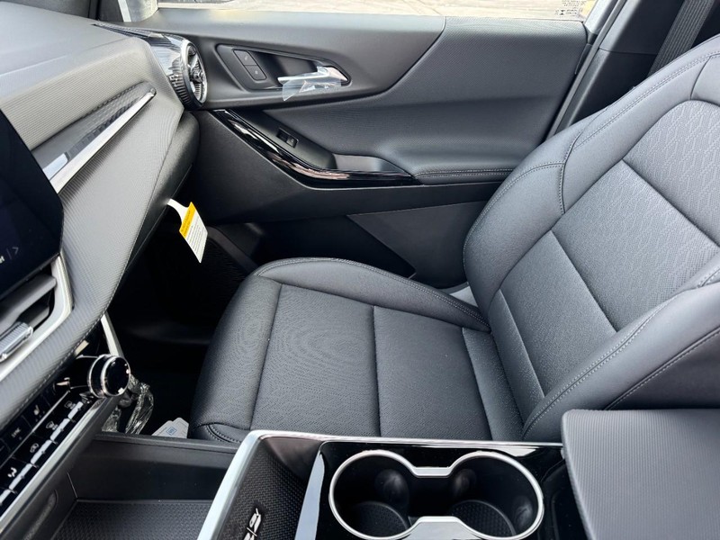 Chevrolet Equinox Vehicle Image 08