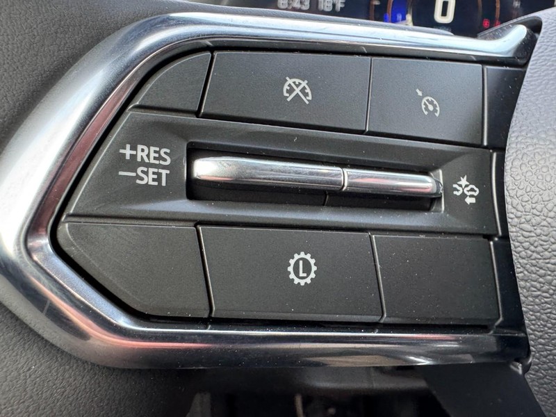 Chevrolet Equinox Vehicle Image 11