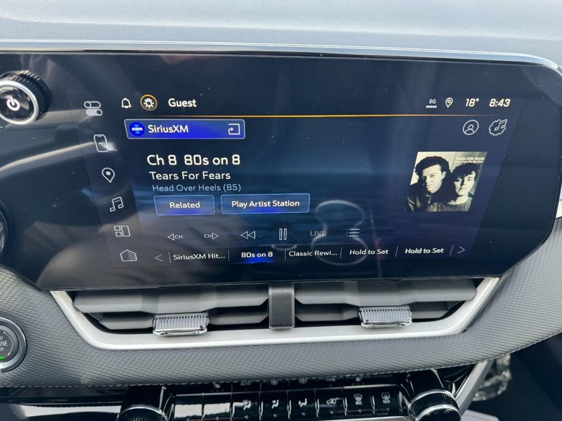 Chevrolet Equinox Vehicle Image 14