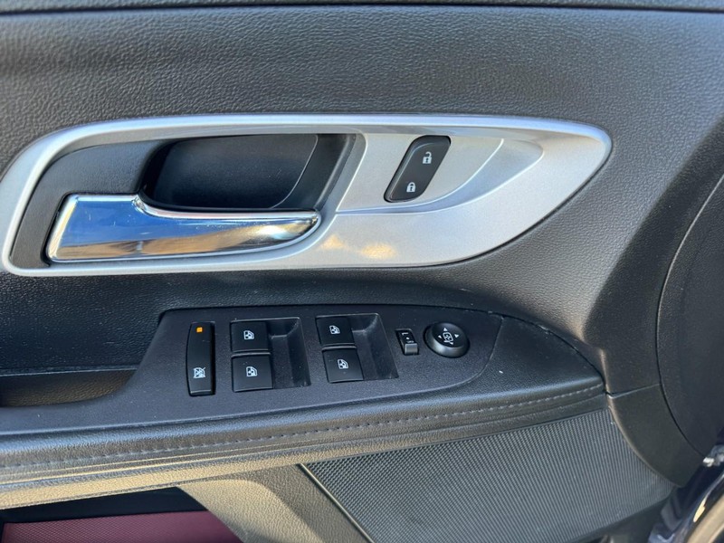 Chevrolet Equinox Vehicle Image 15