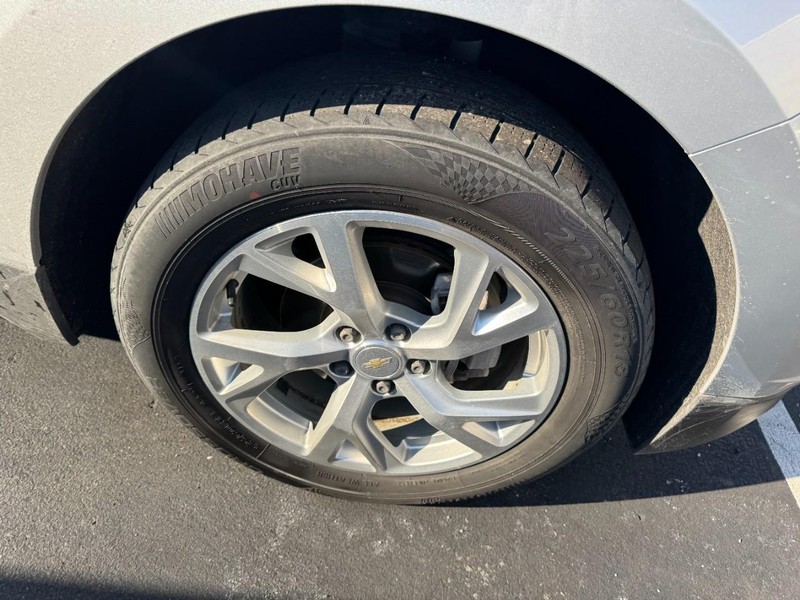 Chevrolet Equinox Vehicle Image 05